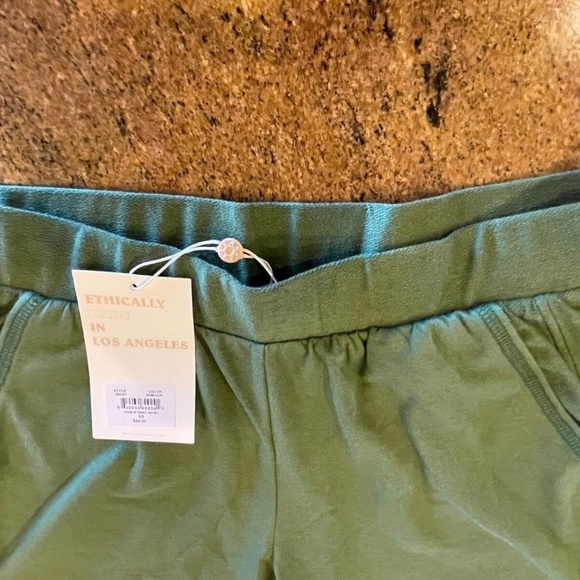 LA RELAXED XS Ribbed Cuffed French Terry Short NWT! Retail: $44 - Picture 4 of 8